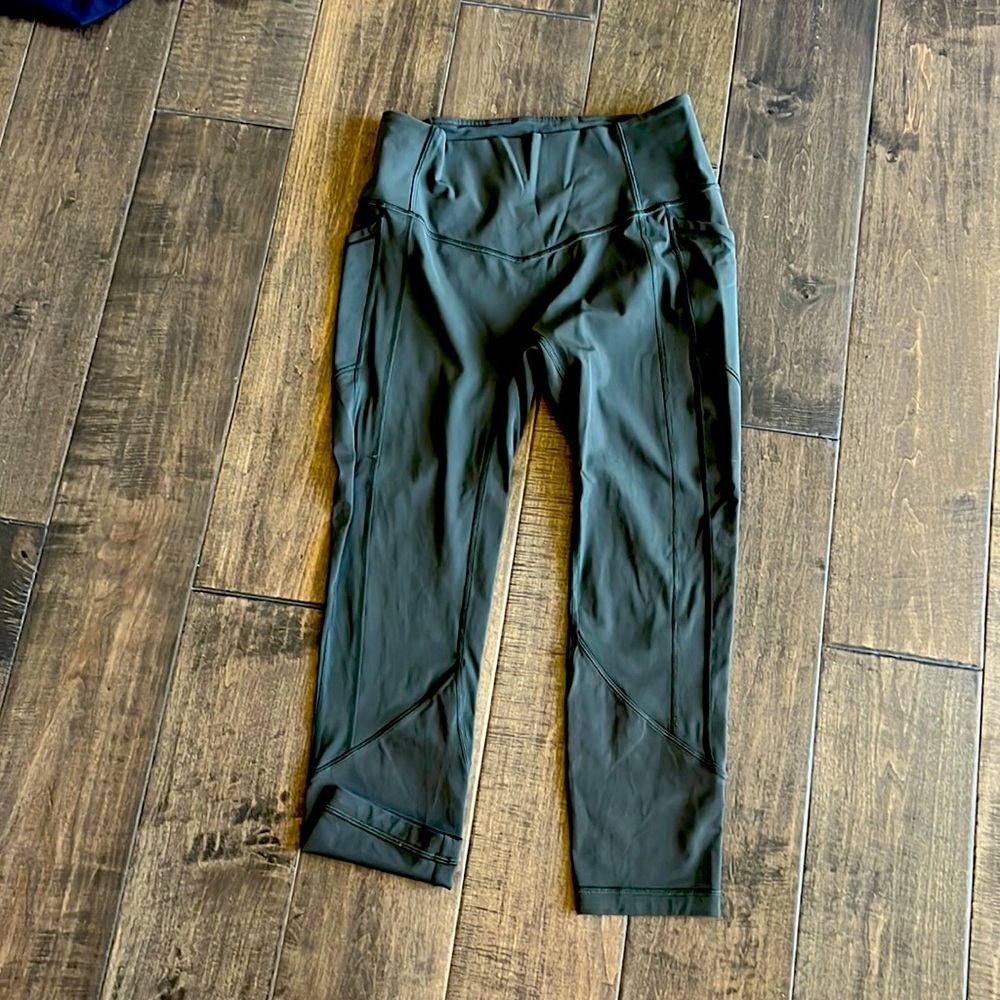 Lululemon Wunder Train crop 25”